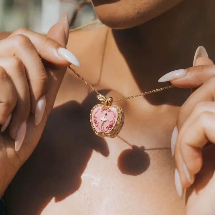 Collier pendentif boîte à ouverture et fermeture en forme de pomme rose doré pour femmes et filles, style ballet simple, mignon et amusant, accessoire de bijouterie