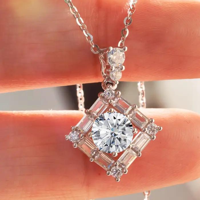 Collier Moissanite avec Pendentif Rond Plaqué Or Blanc 18K
