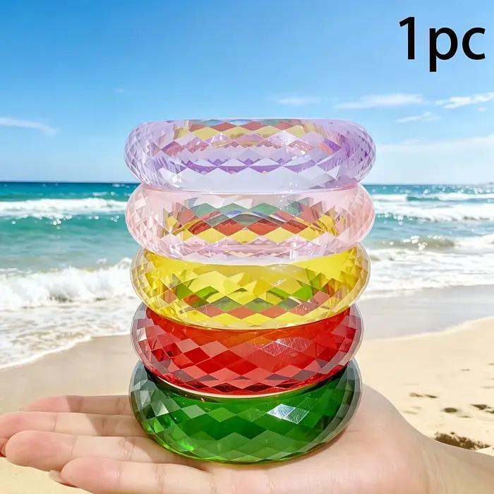 Bracelet en résine colorée transparente avec découpes géométriques pour femmes, styles modernes et élégants pour les occasions estivales