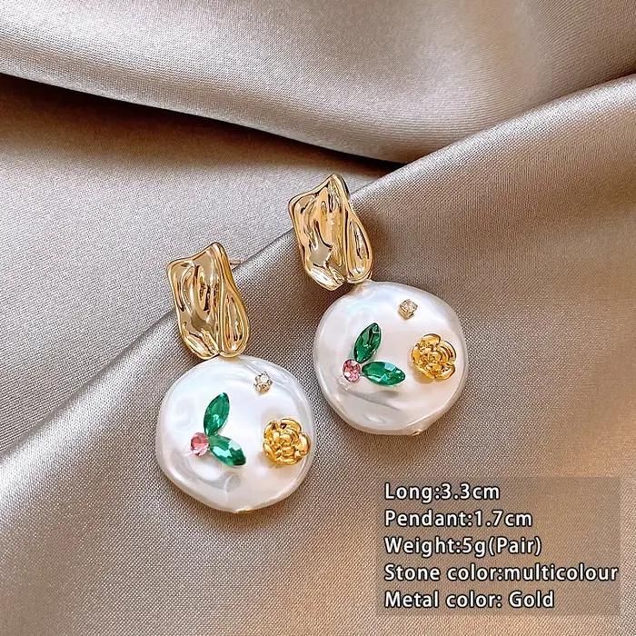 Monet Garden imite la conception de boucles d'oreilles en perles baroques avec des bijoux de tempérament inhabituel