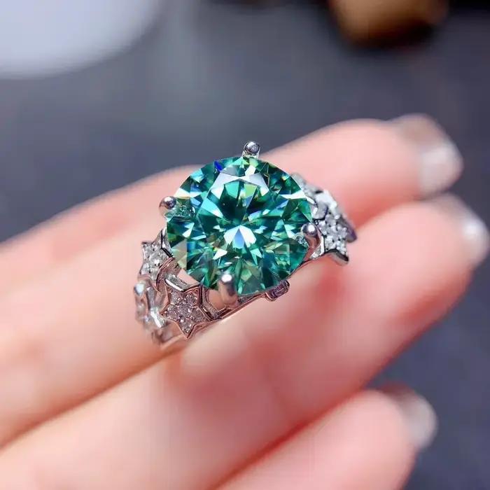 Bague en argent sterling 925 avec croix, alliance romantique et classique pour femmes, bijoux de mariage et d'engagement, cadeau de prestige ``` 这段HTML代码是为一款女性用的银质结婚戒指编写的详细产品描述页面。它遵循了给定的指示,使用了吸引人并激发购买欲望的语言。页面包括了产品的特点、使用场合、维护建议以及常见问题解答(FAQ)。最后还提供了一个SEO友好的产品标题,该标题包含了产品的主要特征和使用场景,同时避免了价格、产地等信息。