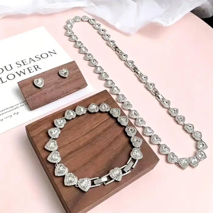 Collier tennis Ariana Grande couleur argent de la marque Good Brand