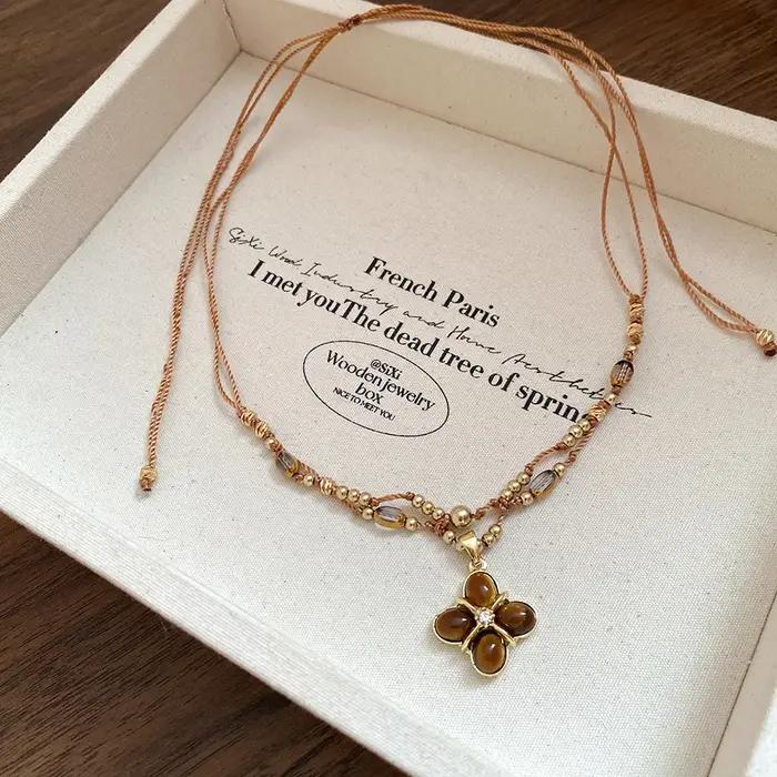 Colliers avec pendentif en forme de fleur en résine pour femmes