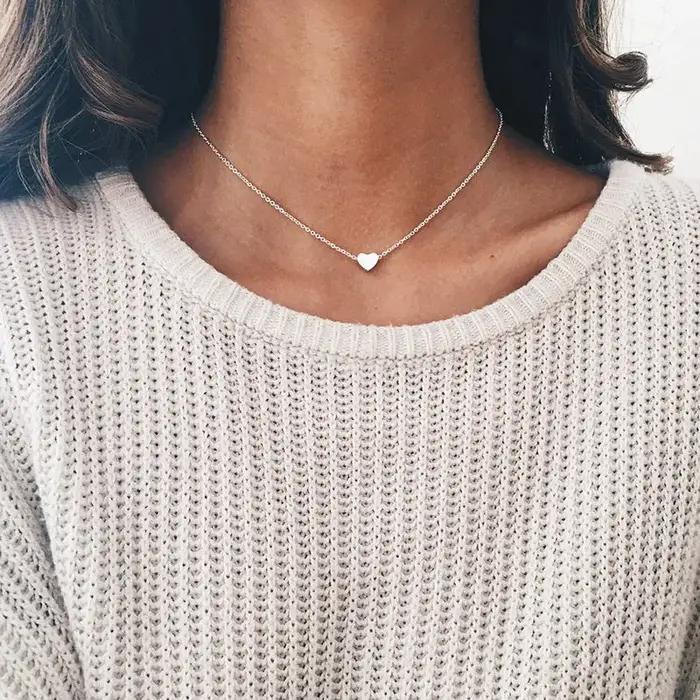 Collier ras du cou en forme de petit cœur pour femmes
