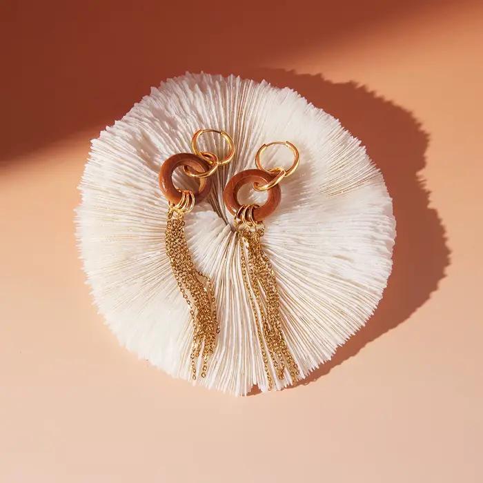 Uworld Boucles d'oreilles vintage à double boucle en bois avec pompon pour femme, en acier inoxydable plaqué or PVD, bijoux de mode pour femme, cadeaux 2026