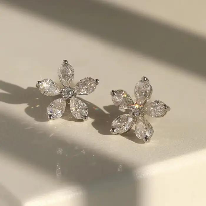 Huitan – boucles d'oreilles fantaisie en cristal pour femmes, accessoires de perçage d'oreille exqui