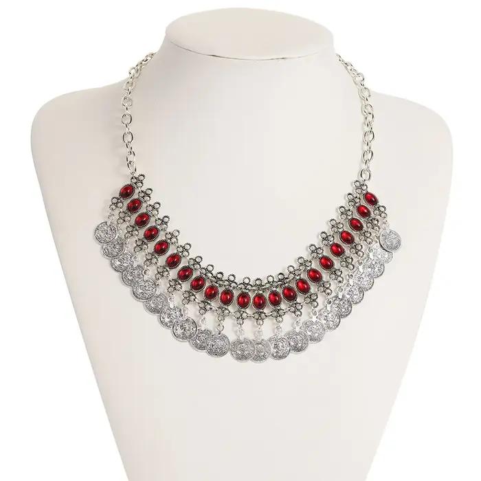 Collier ethnique bohème avec pendentif pièce de monnaie en alliage couleur argent antique et pierres