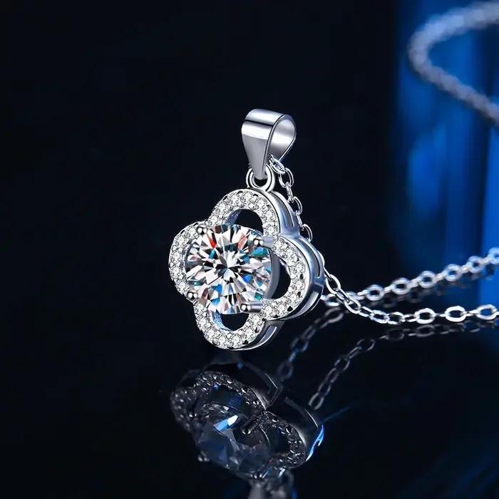 Collier en argent sterling S925 avec trèfle à quatre feuilles en moissanite