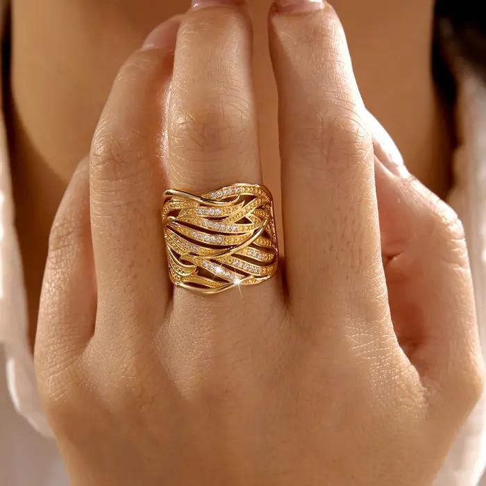 Bague géométrique tressée en laiton et zircon pour femme, élégante et moderne, idéale pour banquets et occasions formelles