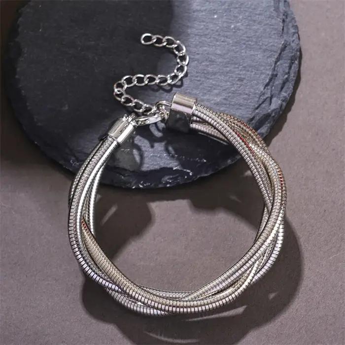 Collier polyvalent à enroulement multicouche pour femmes