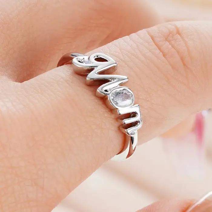 Bague en laiton sertie de zircon cubique en forme de maman pour célébrer la maternité et les occasions spéciales pour femme