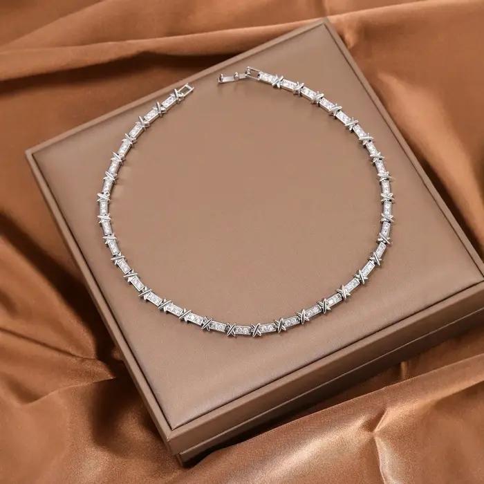 Collier ras du cou de luxe en forme de T avec lettre X
