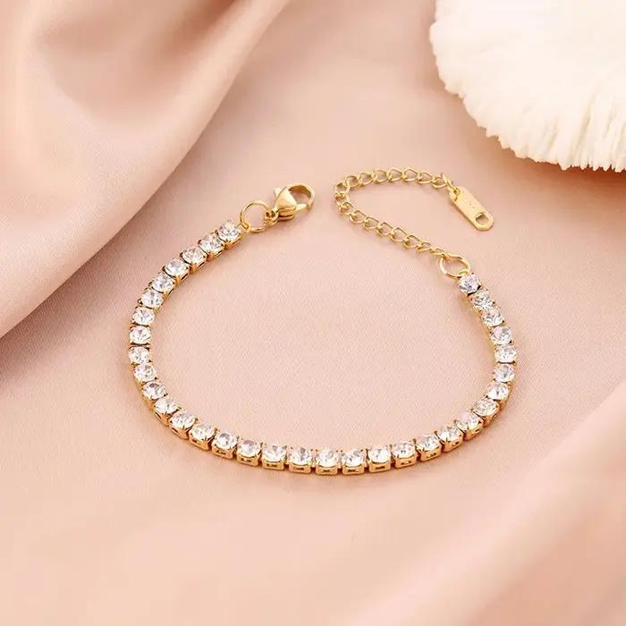 Bracelet en acier inoxydable pour femmes style tennis avec zircone cubique motif géométrique cadeau romantique pour petites amies occasions spéciales