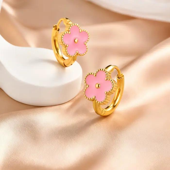 Boucles d'oreilles créoles à fleurs en émail plaquées or en acier inoxydable hypoallergénique pour femmes occasions spéciales et tous les jours