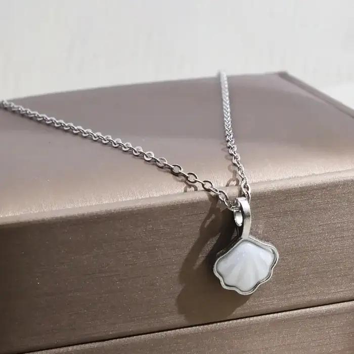 Ensemble de collier pendentif 5 pièces pour femmes avec chaîne de clavicule et pierres précieuses artificielles pour occasions spéciales romantiques et sophistiquées