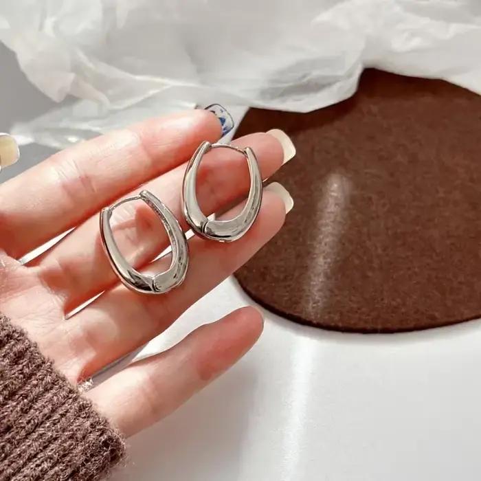 Boucles d'oreilles créoles ovales minimalistes pour femmes, géométrie en métal, document doré, cadeau de bijoux féminins, nouveau design, tendance de la mode