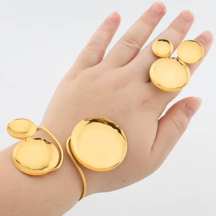 Ensemble de bijoux YM plaqué or pour femmes avec collier, boucles d'oreilles, bracelet et bague pour occasions spéciales et cérémonies de mariage