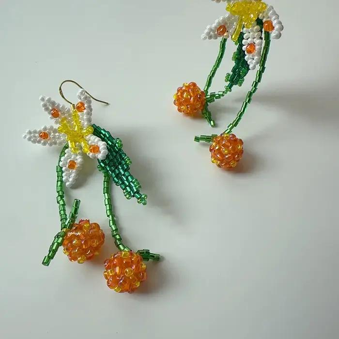 Boucles d'oreilles longues élégantes en forme de fleur