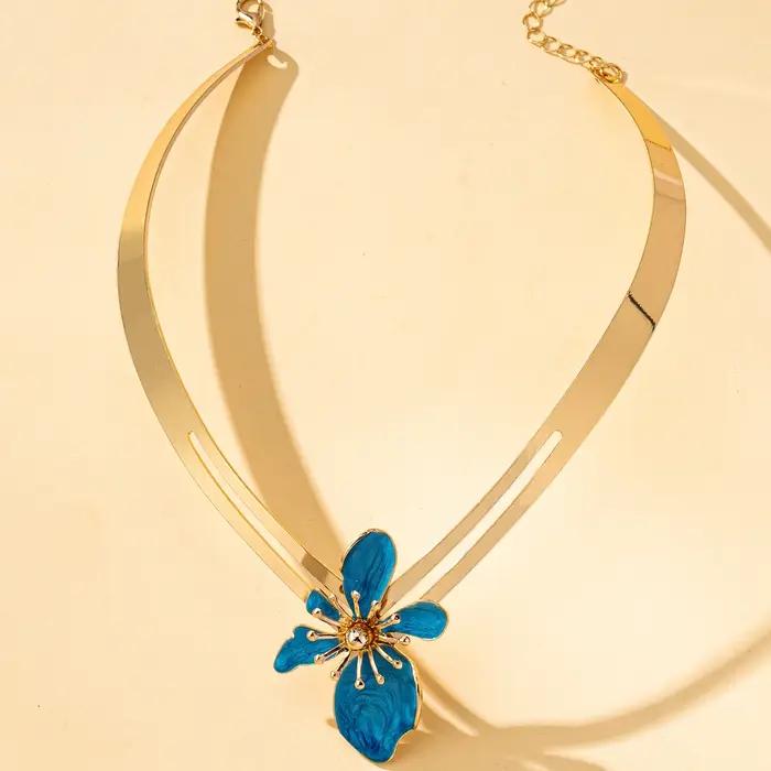 Collier ras du cou pour femme avec motif floral