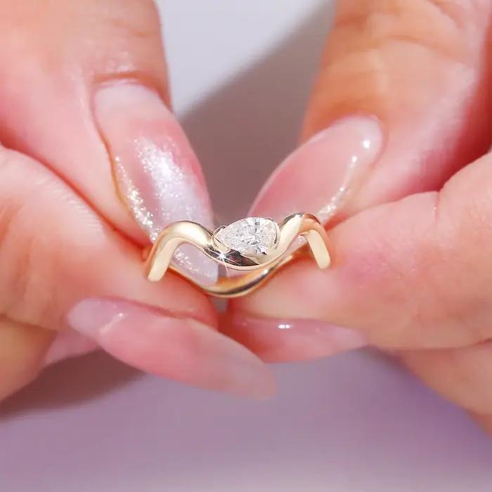 Bague de fiançailles exquise en or rose 14 carats avec zircon blanc pour femmes et filles