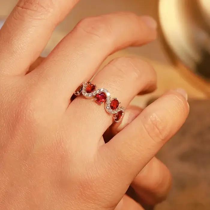 Nouvelle bague de cocktail en plaqué or avec pierres précieuses rouges et zirconium pour femmes, élégante et réglable pour mariage et occasions spéciales