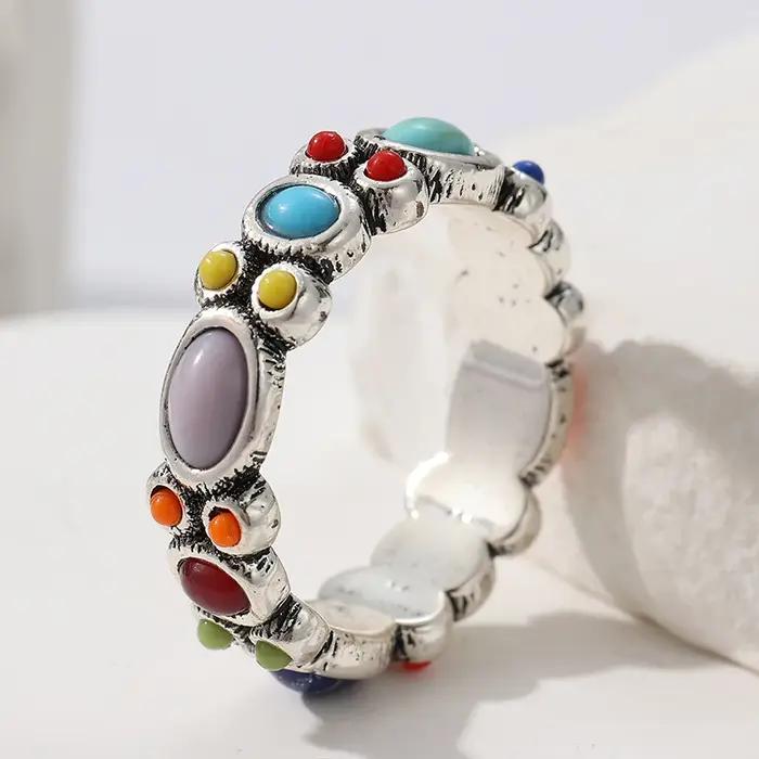 Bague plaquée argent avec pierres synthétiques colorées incrustées