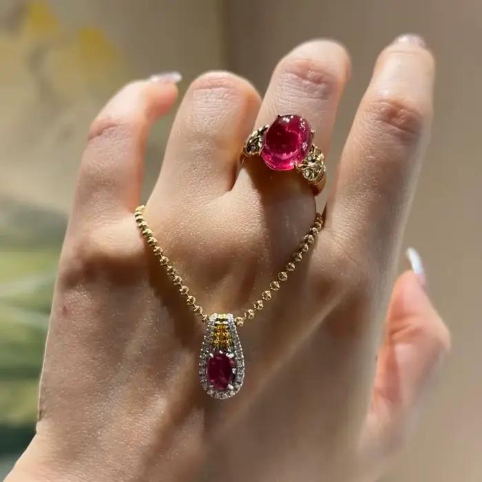 Collier design unique de luxe léger, pendentif plein de diamants rubis, perles rondes exquises, chaîne de collier, breloques rouges, bijoux cadeaux
