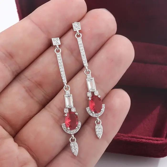 Boucles d'oreilles longues pompon diamant pour femme