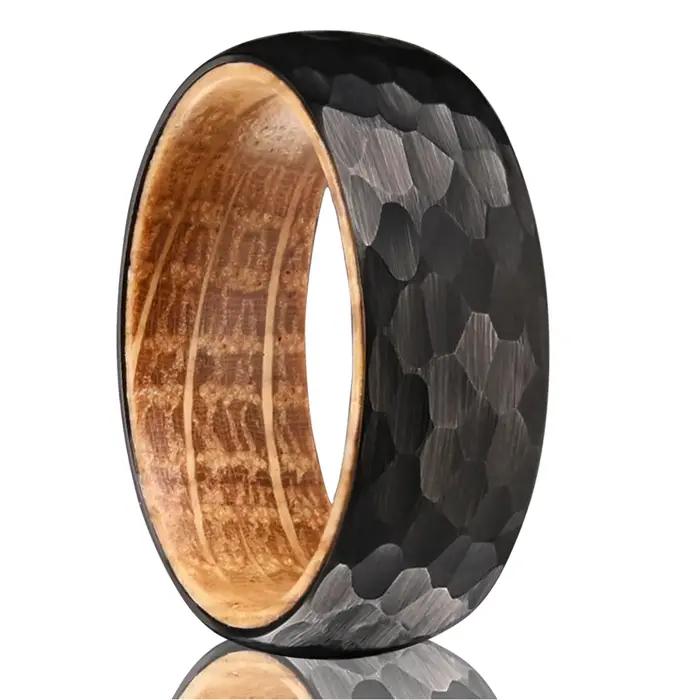 Bague baril de whisky martelé en tungstène noir de 8 mm pour homme occasions spéciales mariage fiançailles engagement