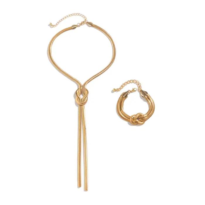 Ensemble de bijoux vintage gothique doré avec collier et boucles d'oreilles pour femmes occasions spéciales mariage soirée élégante