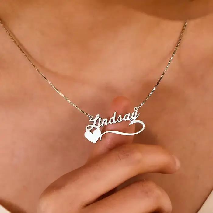 Collier de nom personnalisé avec coeur gravé collier de coeur collier de nom de coeur collier de coeur personnalisé cadeau de fête des mères