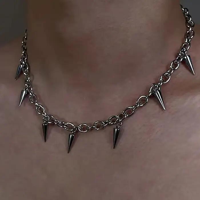 Collier à pampilles à rivets pour hommes et femmes