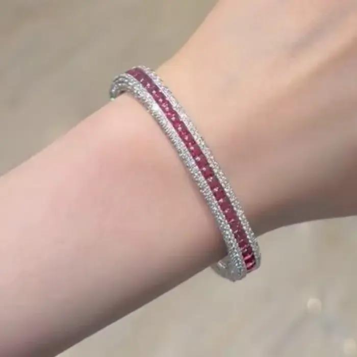 Bracelet Vintage pour femmes avec bague en diamant sertie de zirconium blanc et rubis pour occasions spéciales élégance classique浪漫与复古风格的手链和镶有白锆石的钻石戒指,专为特别场合设计,经典而优雅。