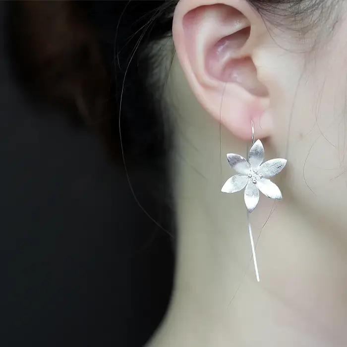 Boucles d'oreilles en argent sterling serties de motifs lotus élégantes et décontractées pour femmes occasions quotidiennes et spéciales