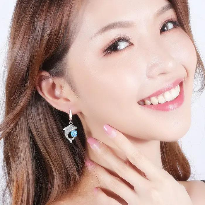 Mignon petit dauphin jouant boule boucles d'oreilles Aqua bleu cristal rond pierre cerceau boucle d'oreille pour les femmes couleur argent océan Animal bijoux