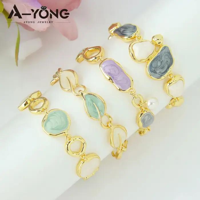 Bracelet en résine irrégulière dorée à la mode pour femmes bijoux de soirée élégants et accessoires de luxe pour occasions spéciales