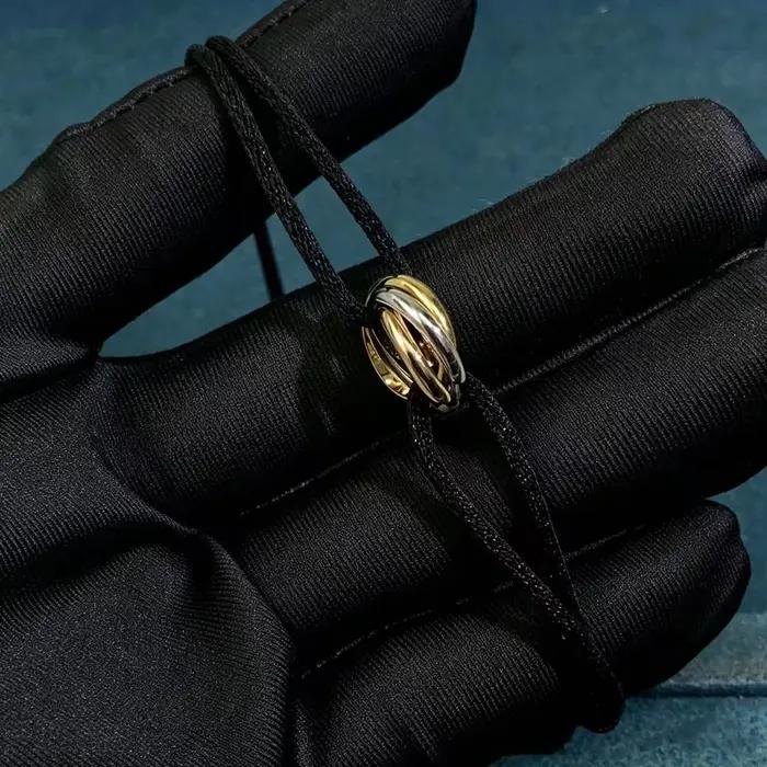 Bracelet de couple en argent 925 à trois anneaux et croix tricolore. Un cadeau de Noël avec couleurs et tailles réglables. N'effaçera jamais son empreinte. Non allergique