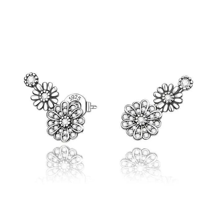 Boucles d'oreilles clous délicates trois marguerites en argent 925
