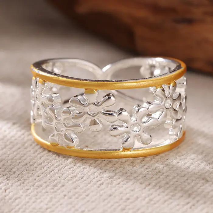 Bague ethnique pour femme sculptée à la main avec motif floral