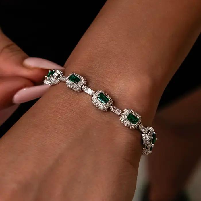 Bracelet en émeraude glacée personnalisable pour homme et femme, style hip-hop rock, motifs géométriques, cuivre et zircone cubique, bijou avant-garde à offrir pour diverses occasions
