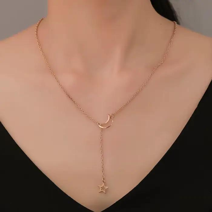 Nouveau Simple lune étoile pendentif collier ras du cou