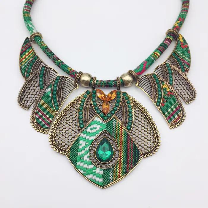 Collier bohème multicolore vert perles fait à la main pour femmes occasions spéciales et tenues quotidiennes