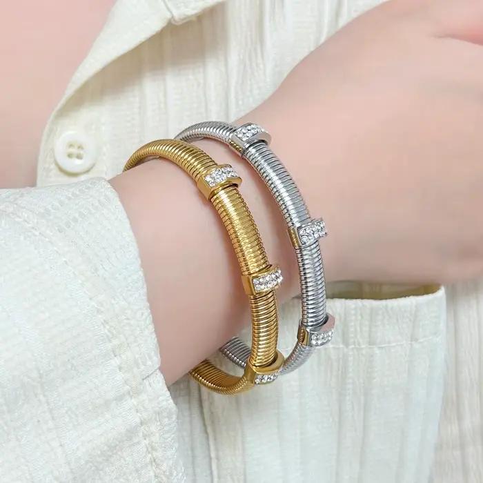 Ensemble de bijoux à la mode en acier inoxydable avec accessoires géométriques glacés or argent pour femmes occasions spéciales