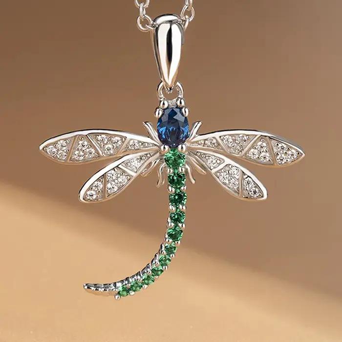 Huitan Collier Pendentif Libellule Coloré Exquis pour Femme