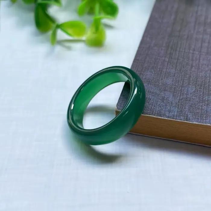 Bague en agate verte sculptée à la main pour femme bijou unique à offrir pour les occasions spéciales soirée élégante