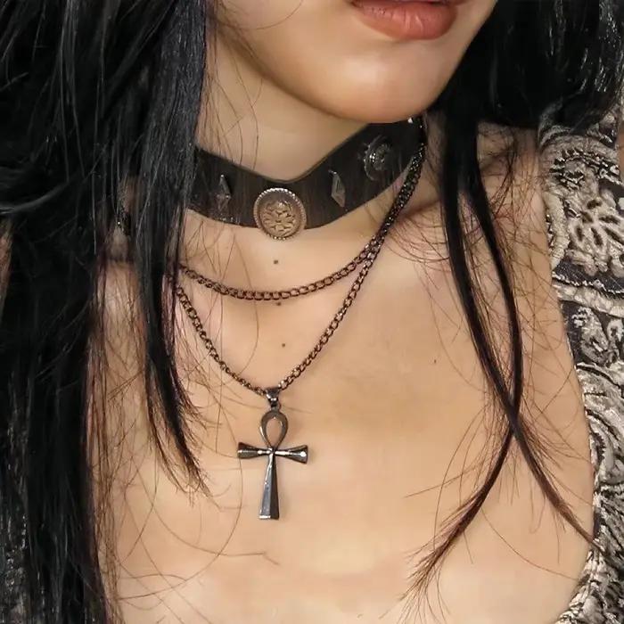 Maillard – collier avec pendentif à rivets en Faux cuir marron pour femmes