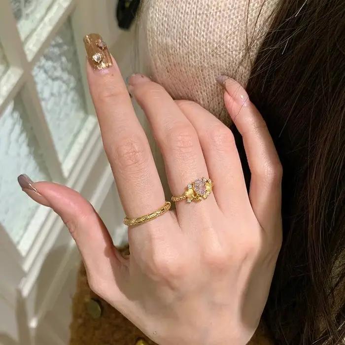Bague de fiançailles romantique en diamant rose