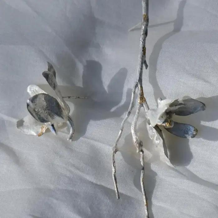 Boucles d'oreilles asymétriques en émail faites à la main