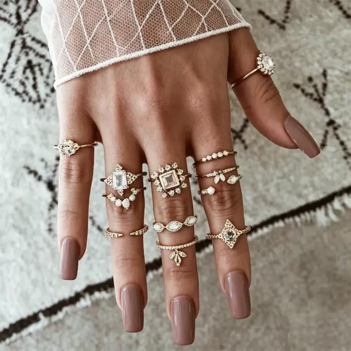 Ensemble de bagues rétro en or avec couronne et gemmes pour femme – Design géométrique élégant et polyvalent – Bijoux de main