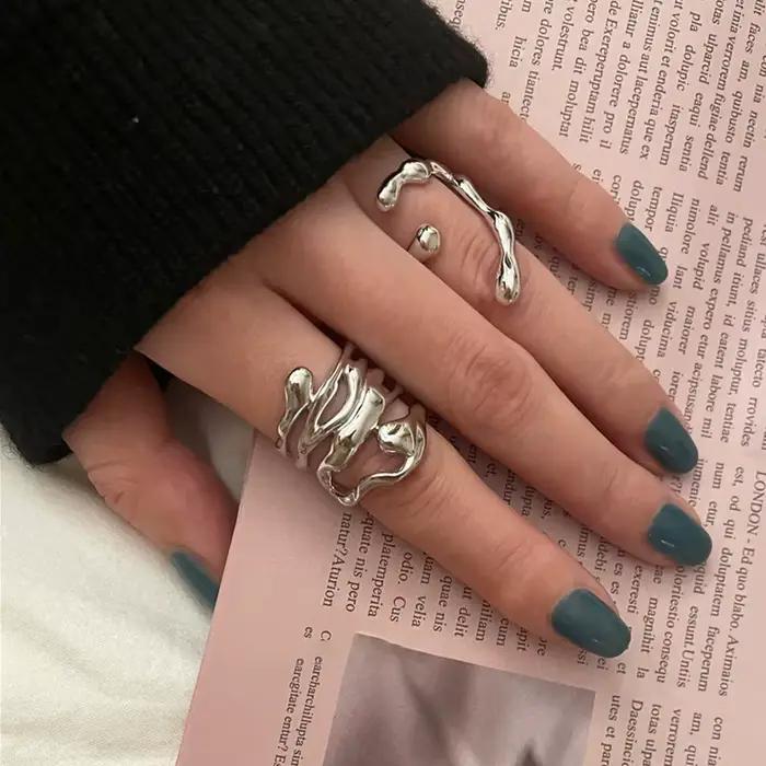 Nouveauté 2026 – Bague large irrégulière ajourée couleur argent pour femme
